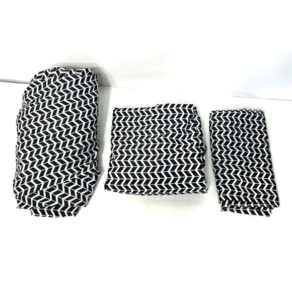 Intelligent Design Novelty 3-Piece Black Chevron Print Microfiber Twin Sheet Set - Picture 4 of 8